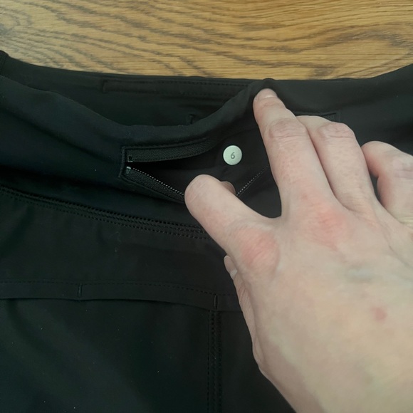 lululemon Speed Up Short Low-Rise 2.5" Lined Black Size 6 - Picture 6 of 9